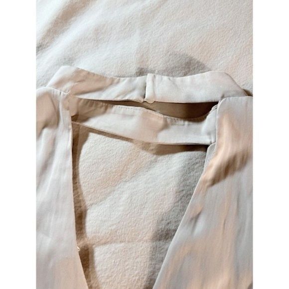 Lush Women Size Medium Sleeveless Top Blouse Ivory Button down Flow Elegant Soft - Picture 9 of 9